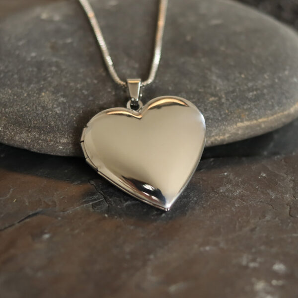 Relicario Corazón Plateado Personalizado - Imagen 2